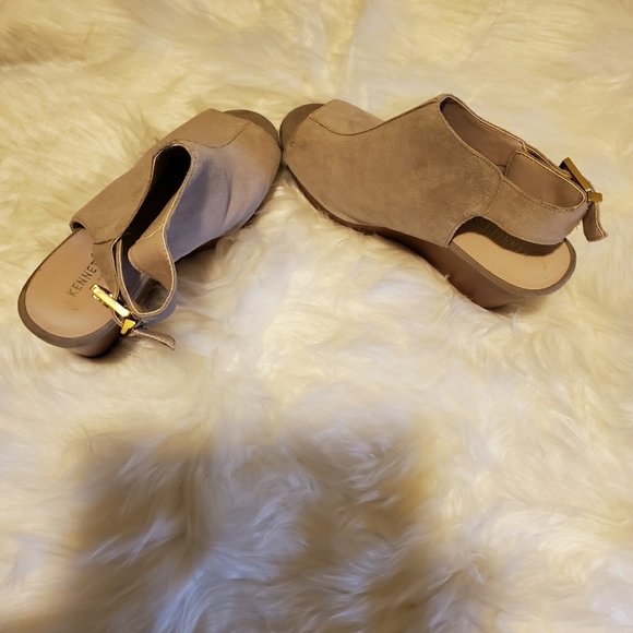 Shoe - Picture 1 of 3